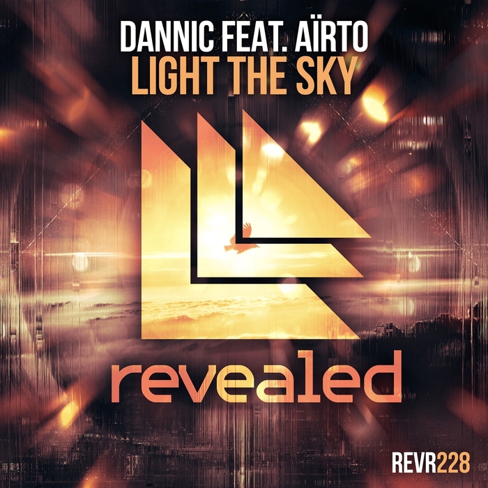 DANNIC feat ARTO - Light The Sky