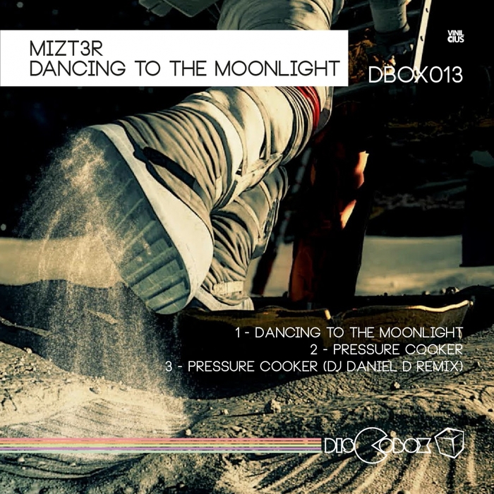 MIZT3R - Dancing To The Moonlight